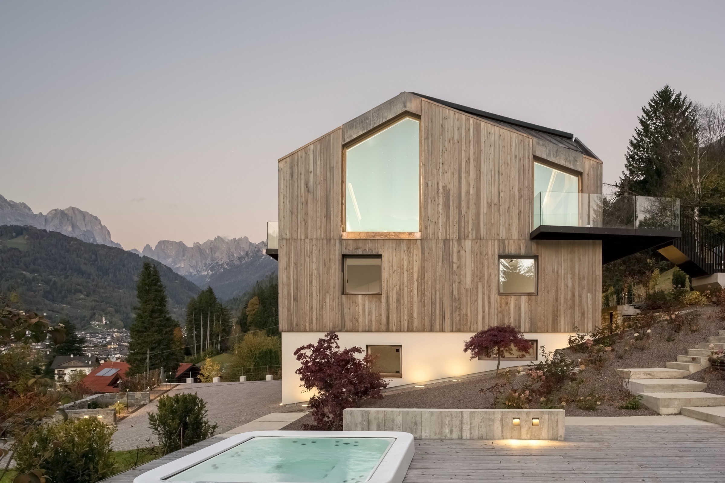 Casa LAGO Dolomiti al tramonto, con piscina e le Pale di San Martino sullo sfondo